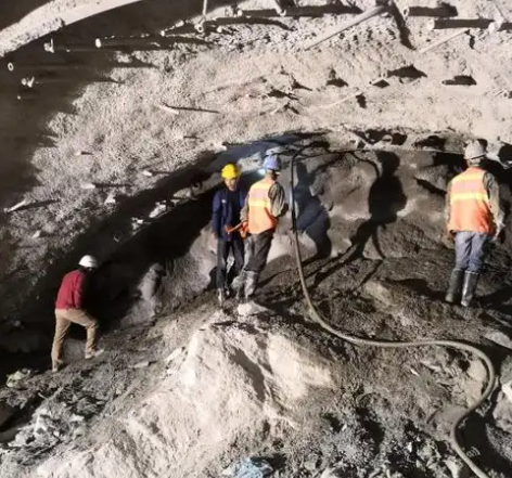 信州隧道拱顶带模注浆料，微膨胀注浆料的特点及施工工艺